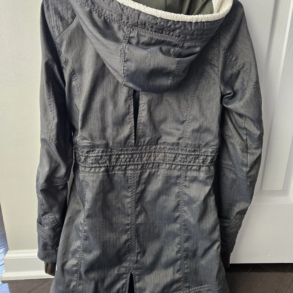Lululemon Jacket - Picture 2 of 8